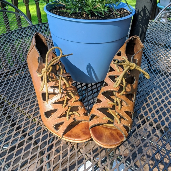 MIA girl "Mildred" ankle wedge, Size 7 - Picture 3 of 8